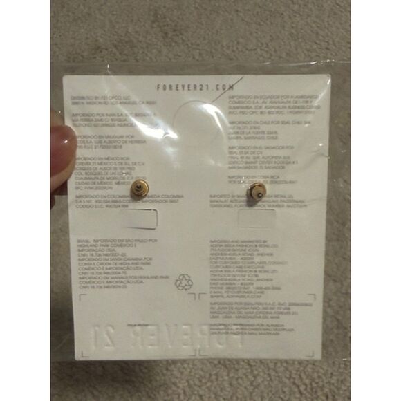 NWT Forever 21 Gold Tone Seashell Stud Earrings - Ocean Beach Summer Jewelry - Picture 3 of 3